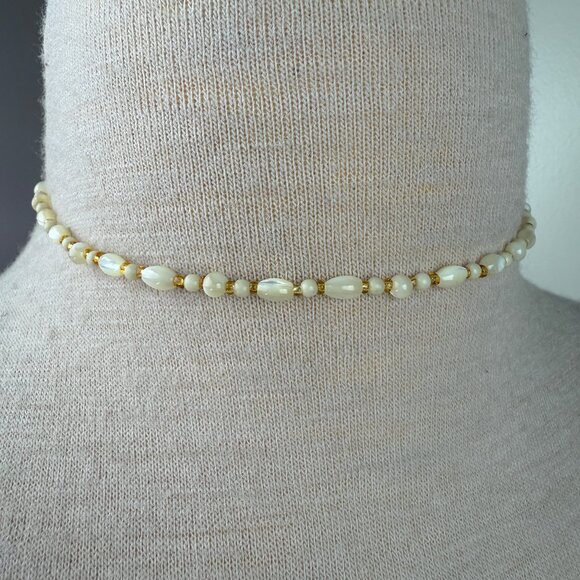 Vintage Jewelry - Vintage Mother of Pearl MOP Beaded Necklace 15.5"